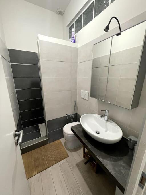 Domus Art Suites Merulana Roma Exterior foto